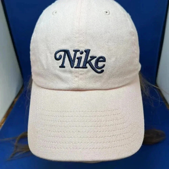 Nike Embroidered Pink Cap - Vintage Style - Picture 2 of 6